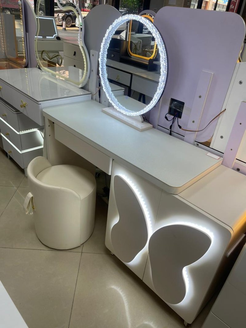 Dressing mirror with stool