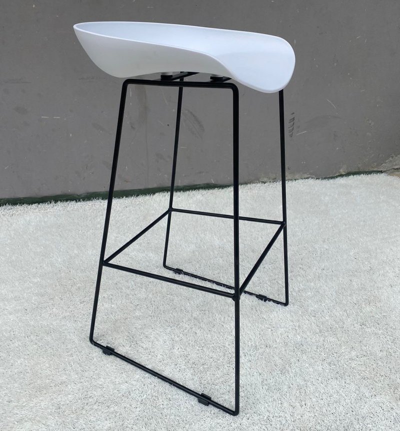 Simple bar /kitchen chair