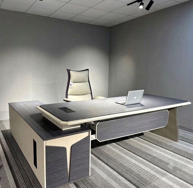 Office desk only 2.2 meter