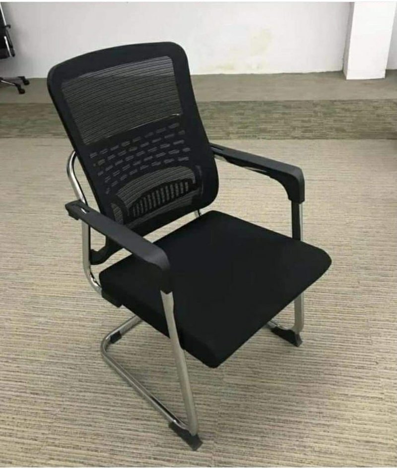 Modern Ergonomic Mesh Visitor Chair (Black & Chrome Cantilever Base) - Image 1