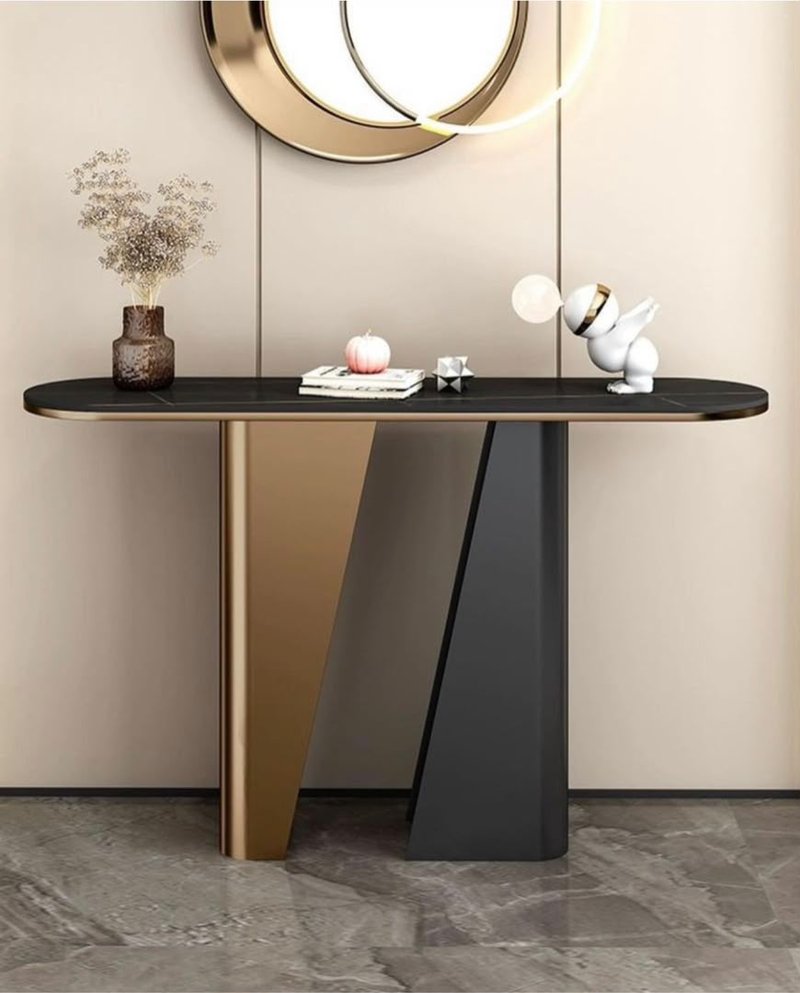 console table with marble top and gold legs - Image 1