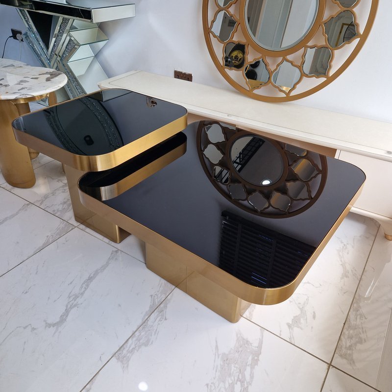 Gold square center table - Image 1