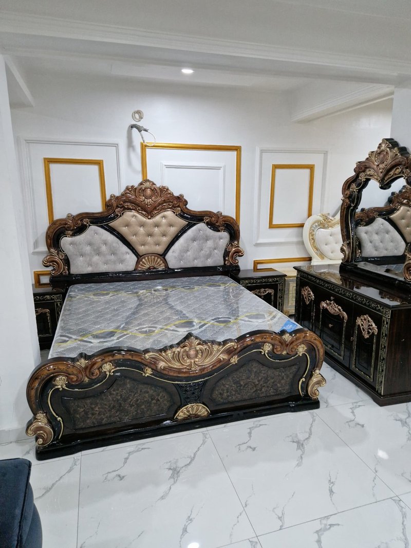 Royal High-Gloss Dark Walnut & Antique Bronze Tufted Bedroom Set