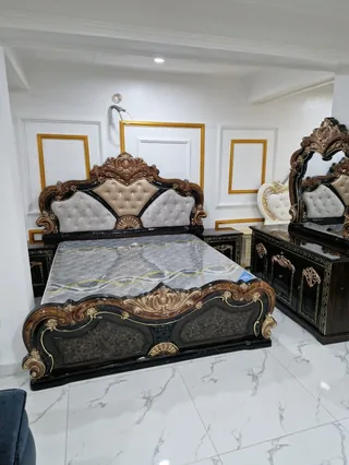 Royal High-Gloss Dark Walnut & Antique Bronze Tufted Bedroom Set